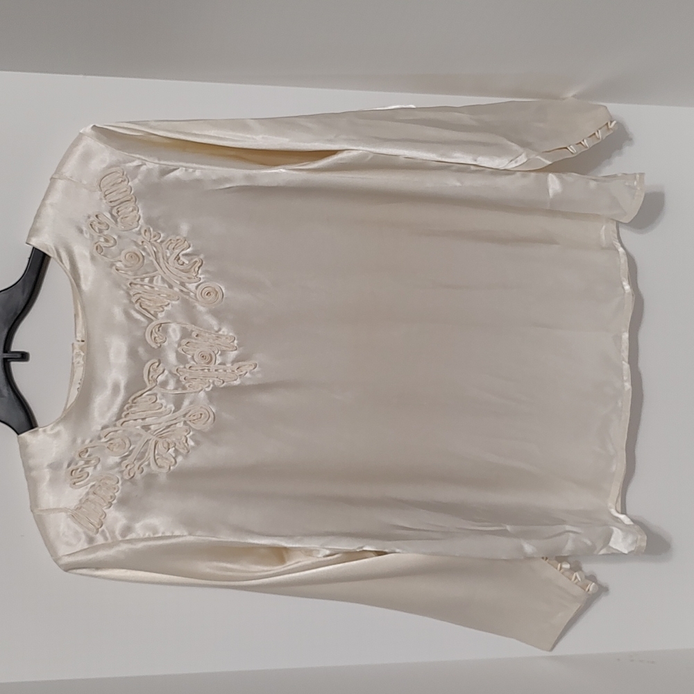 Dana Ashley Ivory Satin Like Top sz 12